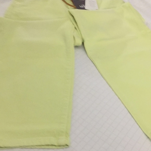 ISO: Levi's Barrel Crop Jeans Size 27 - Picture 3 of 7